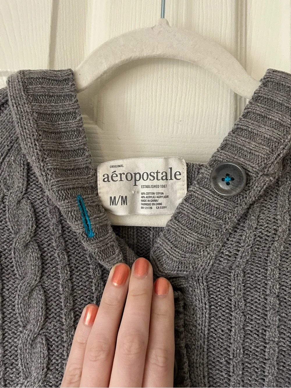 Aeropostale Gray Cable-Knit V-Neck Hooded Sweater – Size Medium — BOGO - Picture 6 of 11